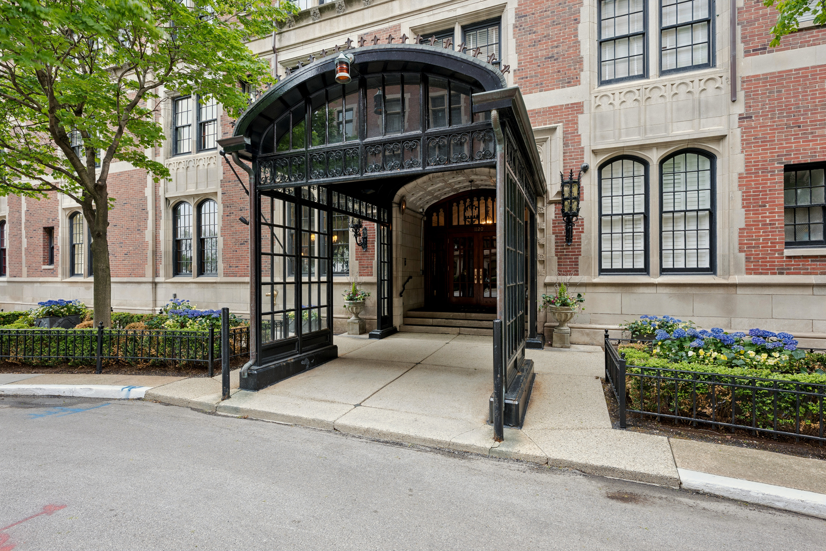 1120 N Lake Shore Drive 18ab Property Photo 2