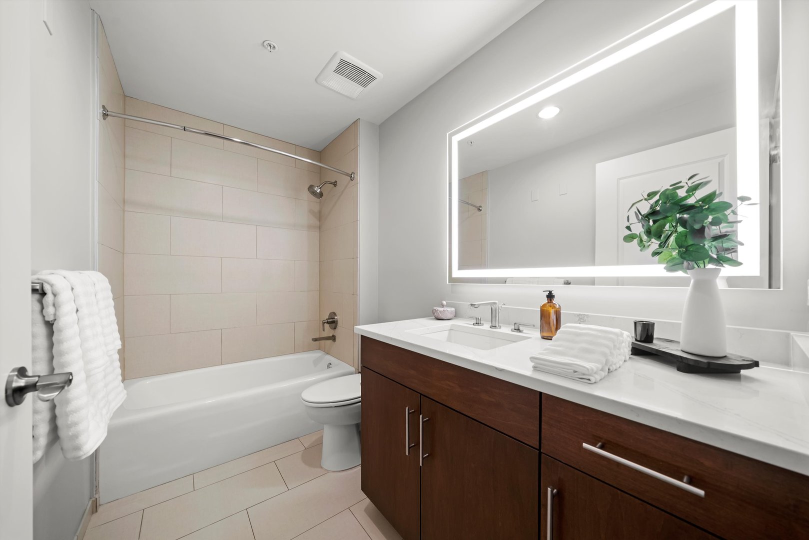 850 N Lake Shore Drive 905 Property Photo 20
