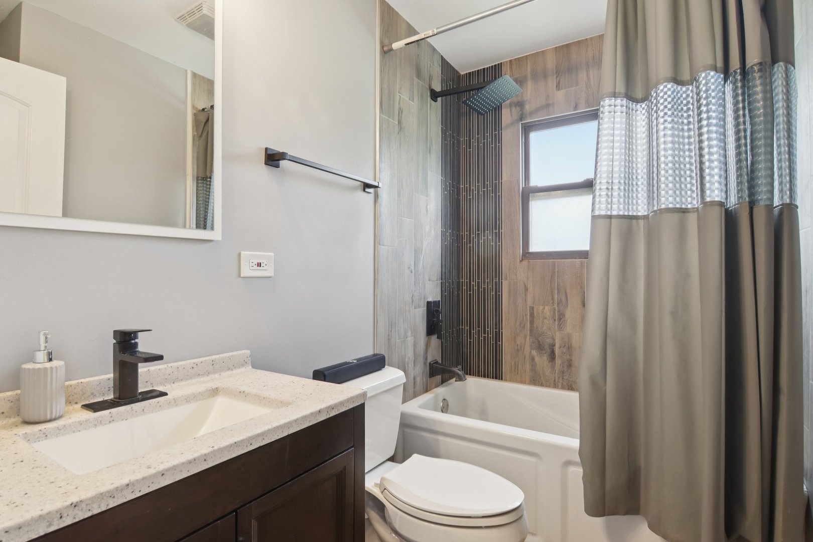 14901 Western Avenue Property Photo 9