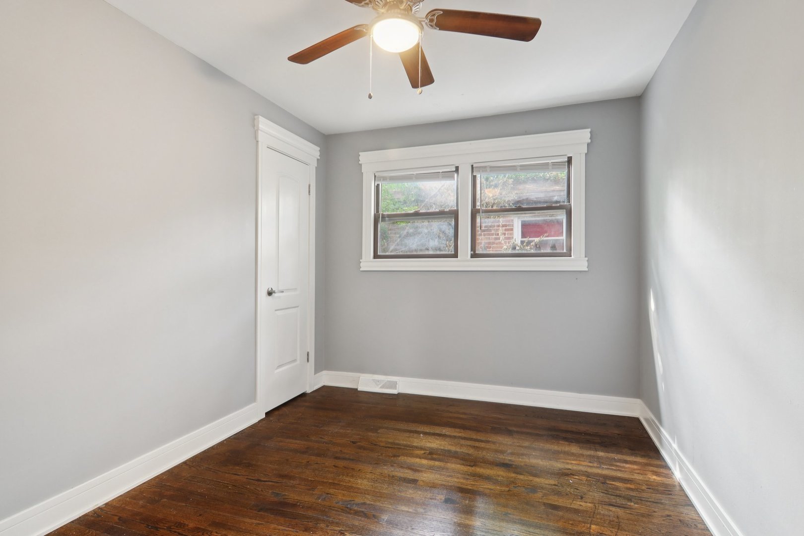14901 Western Avenue Property Photo 10