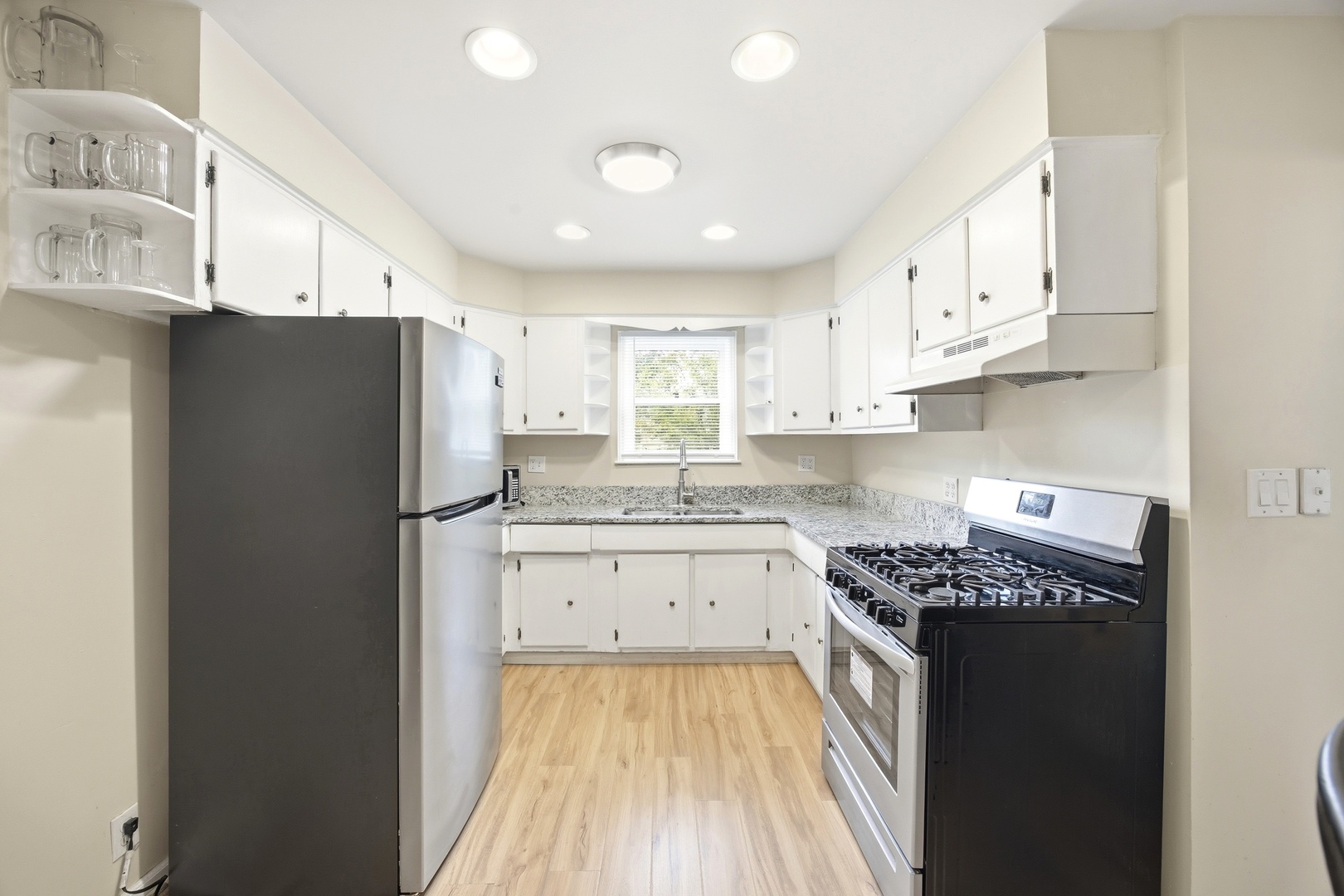 1112 Spruce Street Property Photo 6