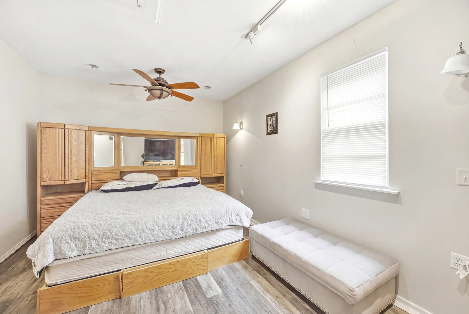 1112 Spruce Street Property Photo 9