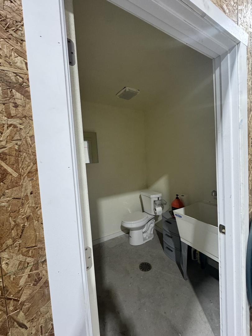43 Oak Street B Property Photo 4