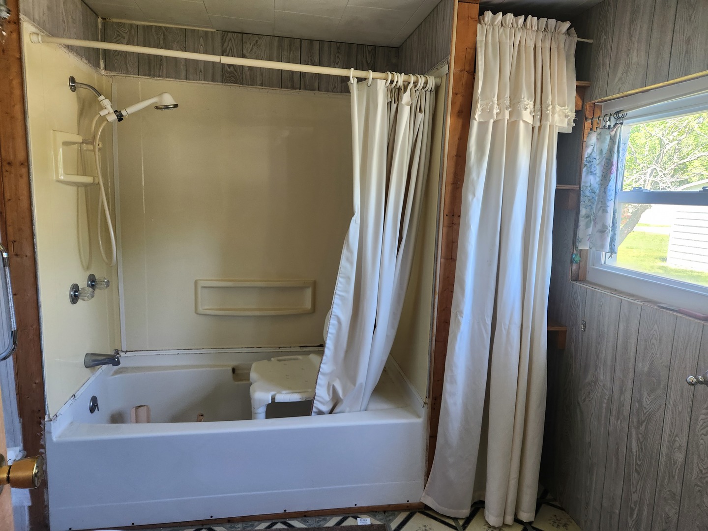 1313 W Water Street Property Photo 12
