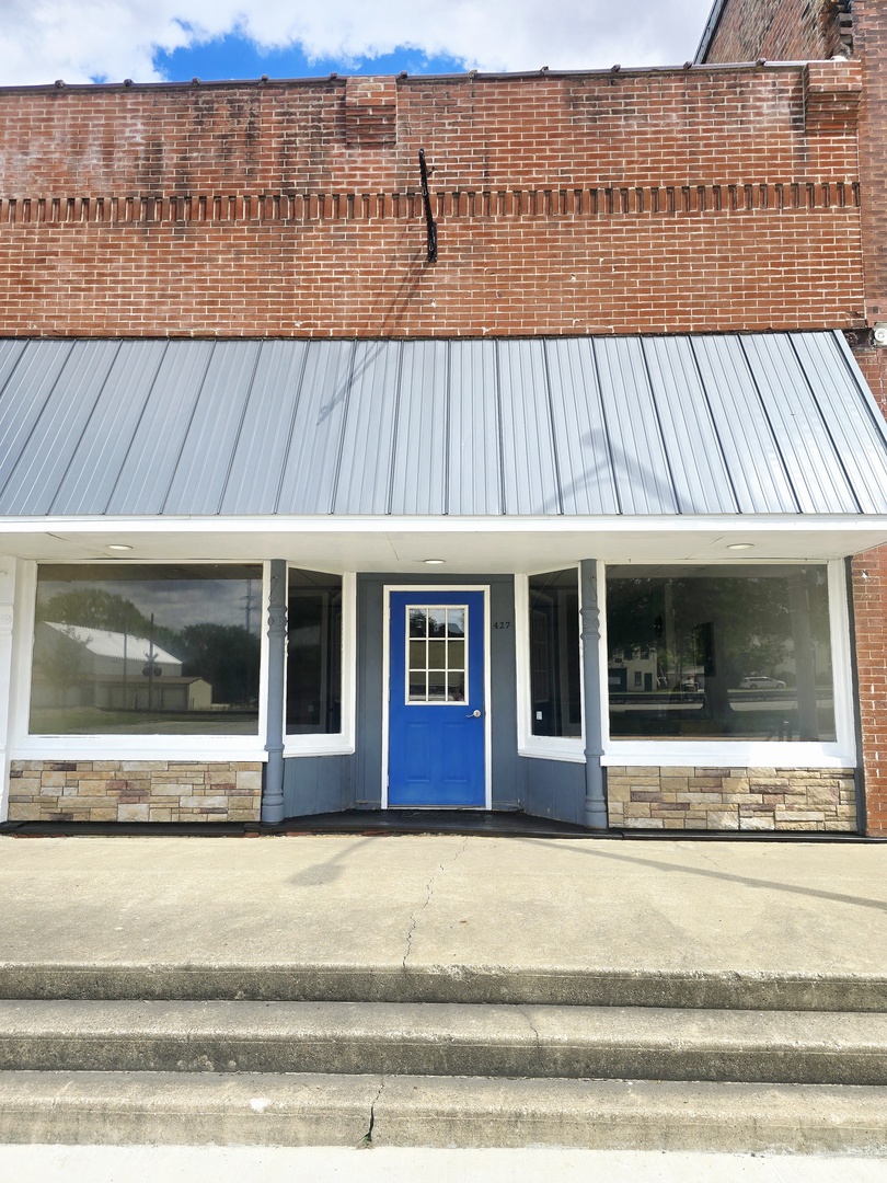 427 S Main Street Property Photo 1