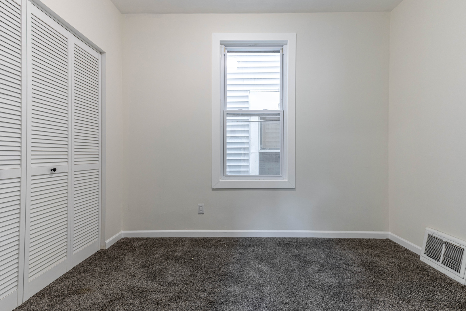 2806 S 48th Court Property Photo 13
