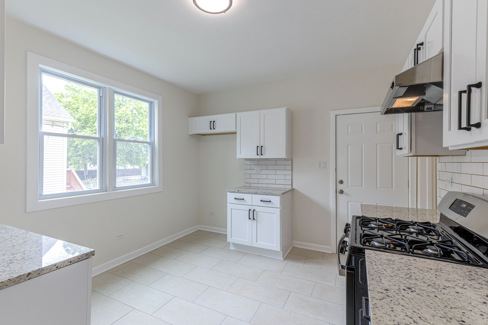 2806 S 48th Court Property Photo 14