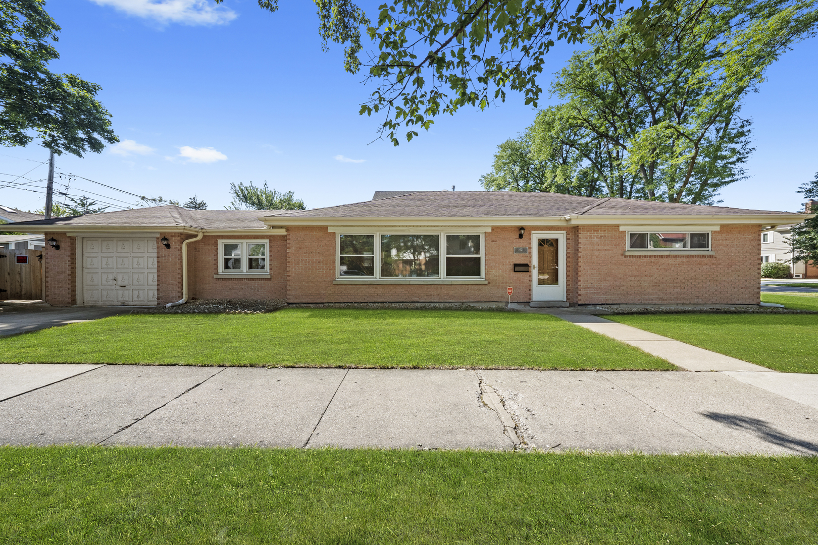 1621 S Crescent Avenue Property Photo 1