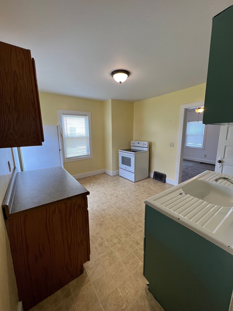 222 S Elmwood Avenue Property Photo 9
