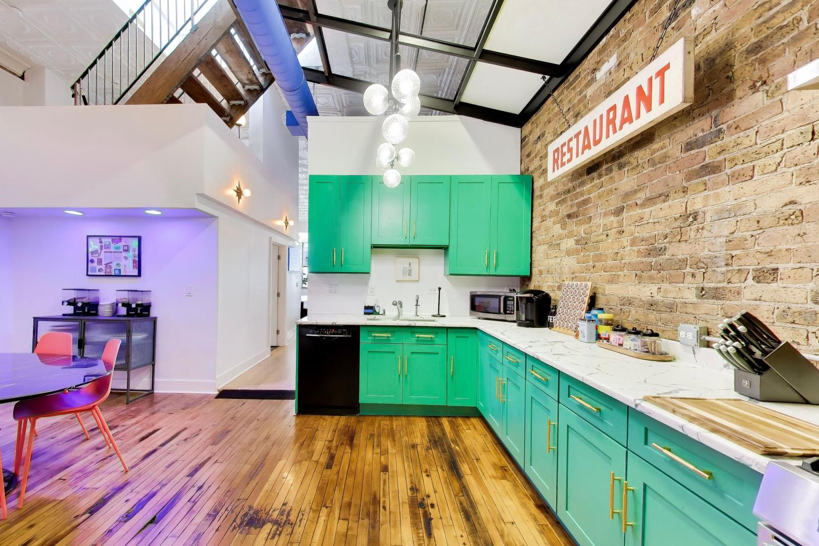 815 N Milwaukee Avenue Property Photo 18
