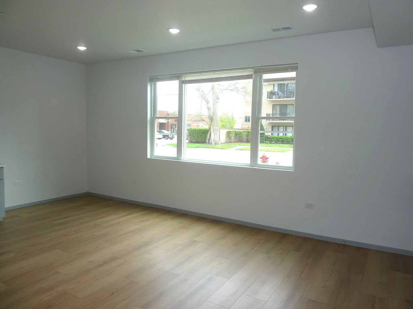 9522 S 53rd Avenue 1n Property Photo 4