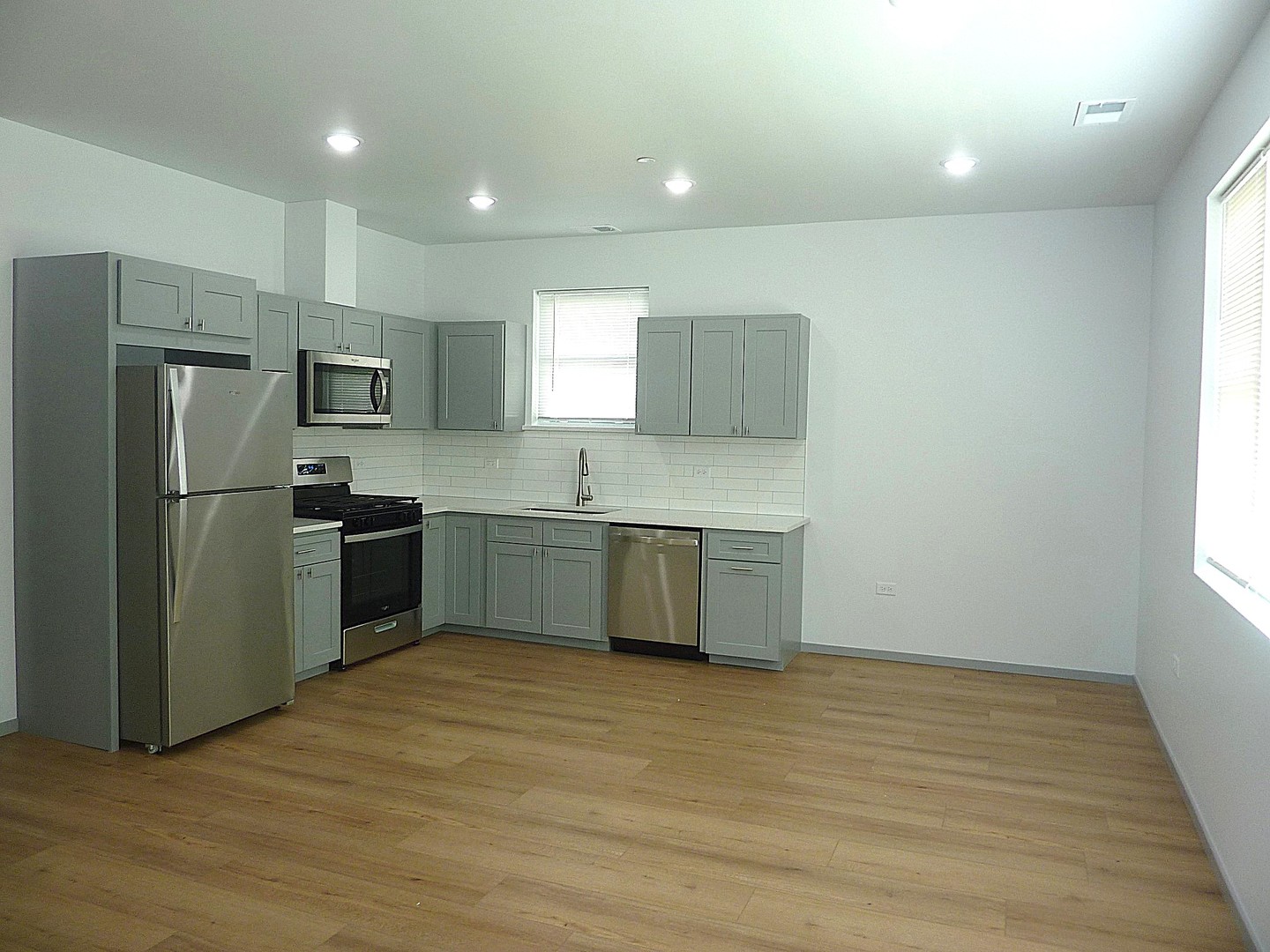 9522 S 53rd Avenue 1n Property Photo 5