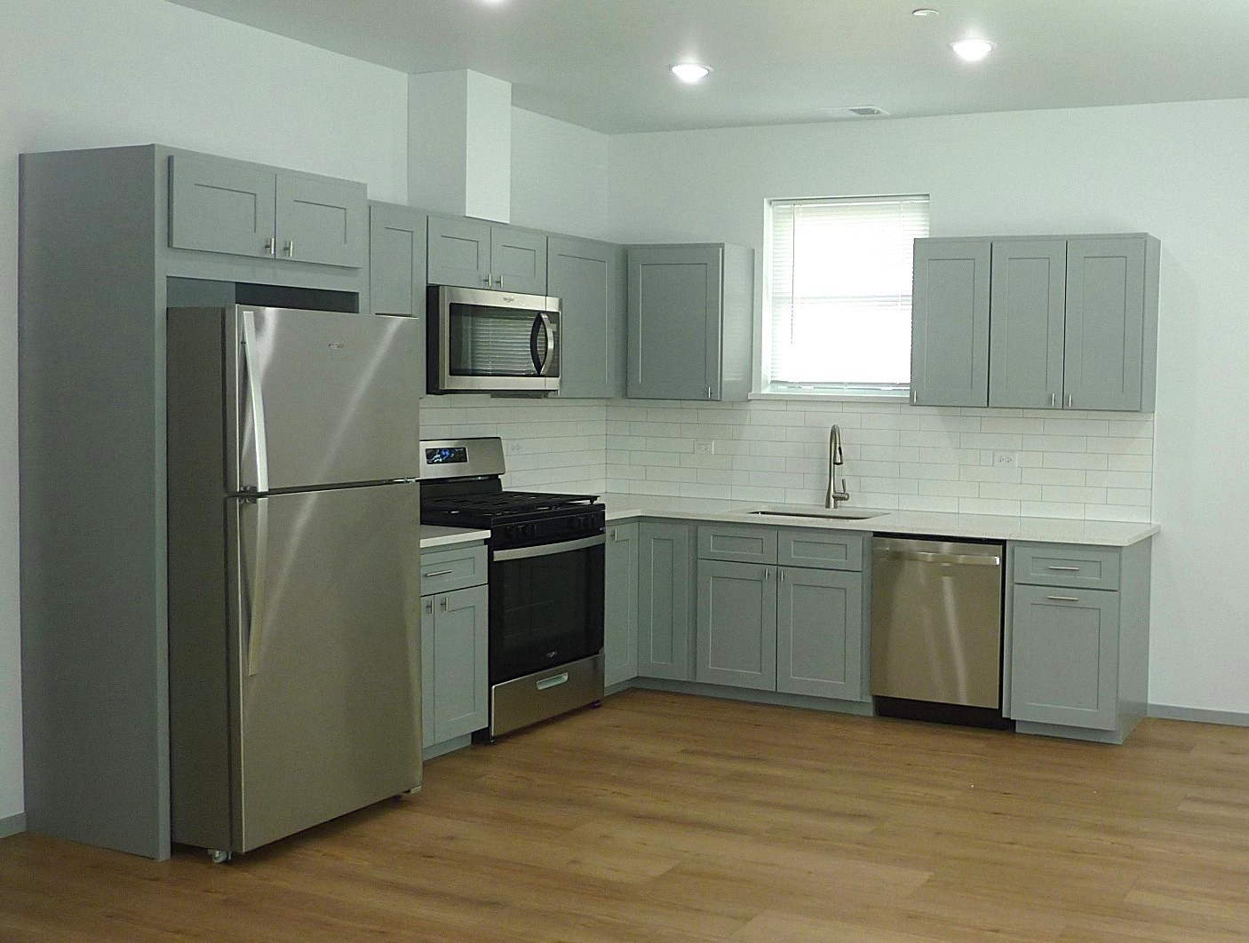 9522 S 53rd Avenue 1n Property Photo 6