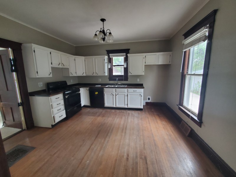 211 S West Street Property Photo 8