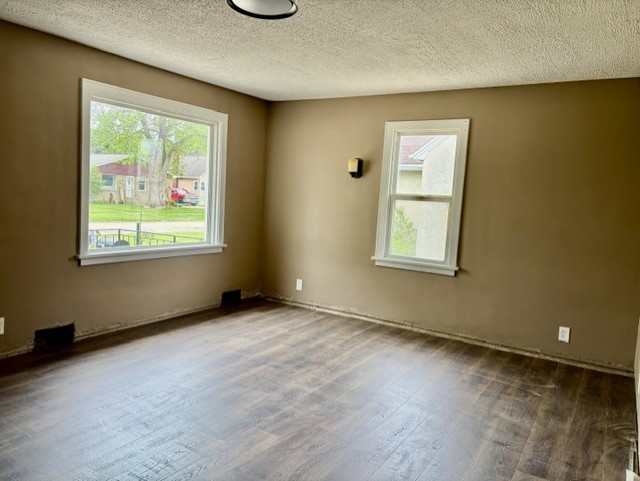 325 W 3rd Street Property Photo 4