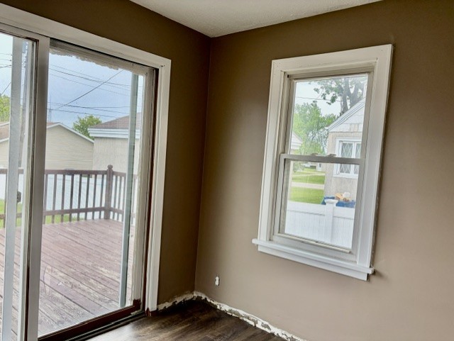 325 W 3rd Street Property Photo 6