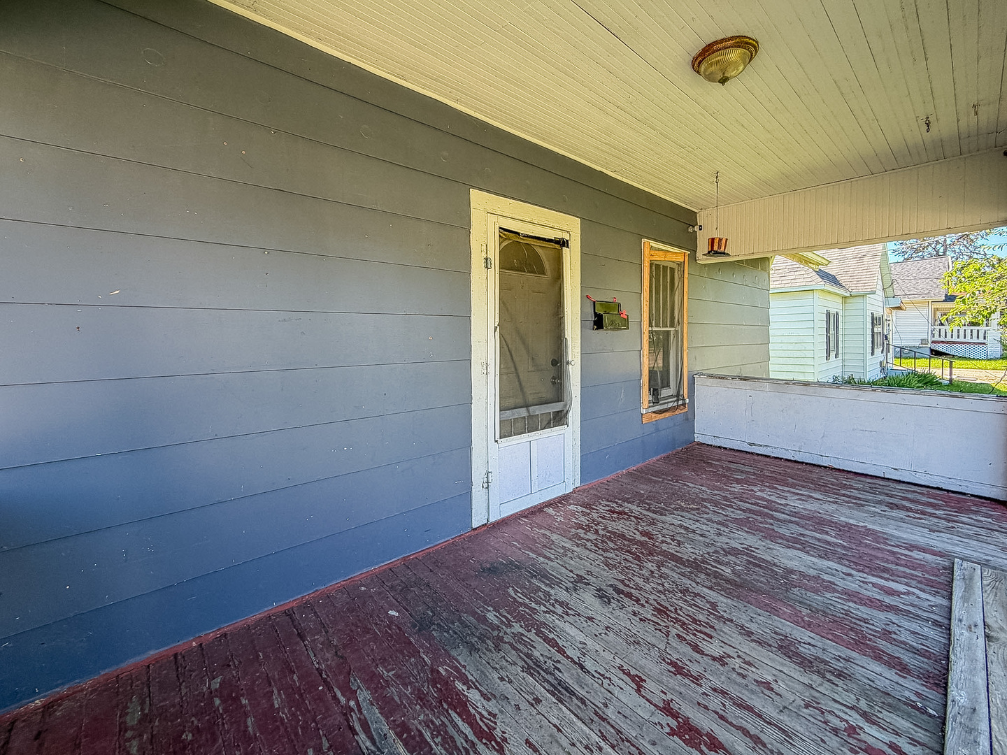 931 1st Street Property Photo 3
