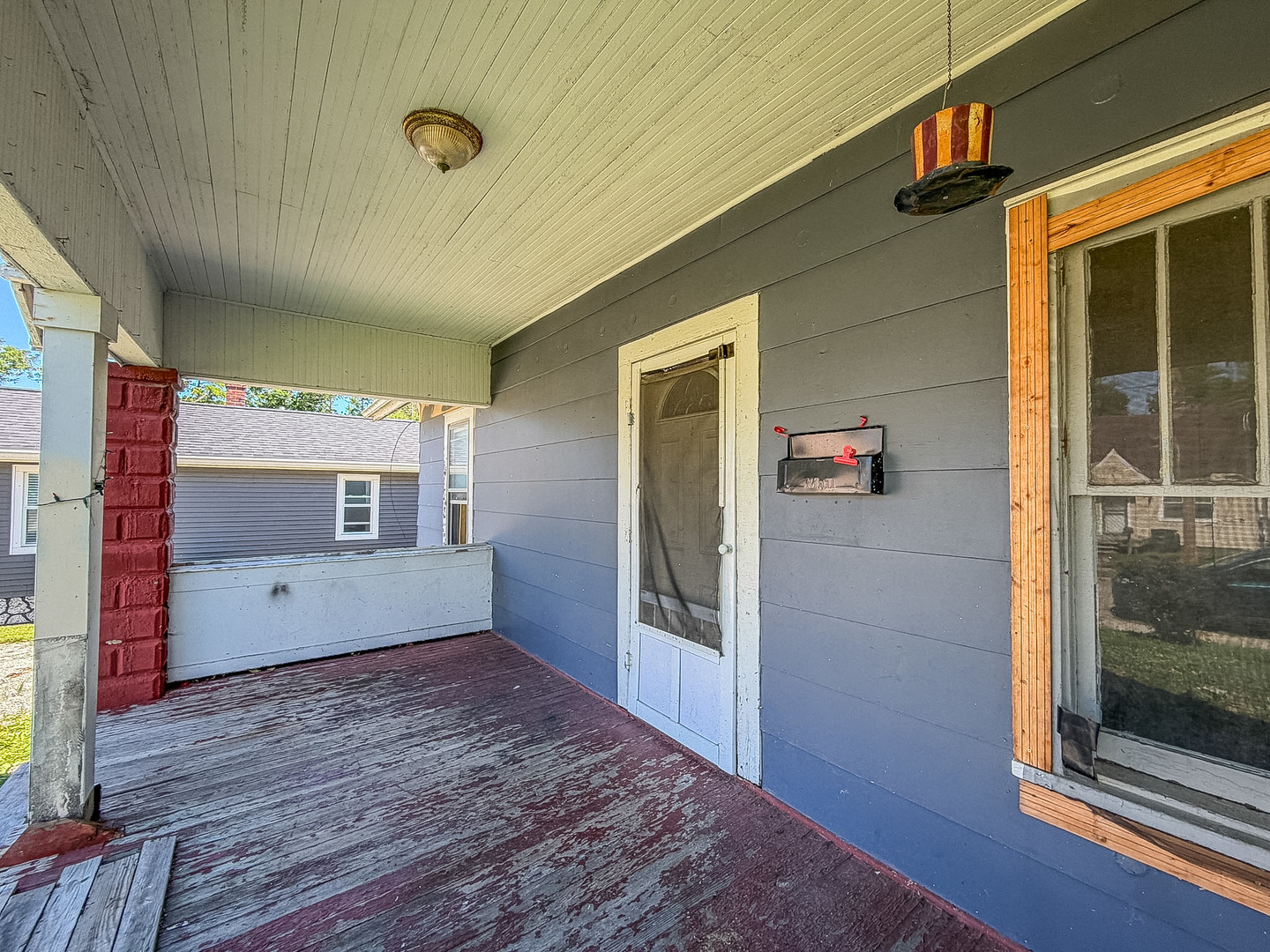 931 1st Street Property Photo 4