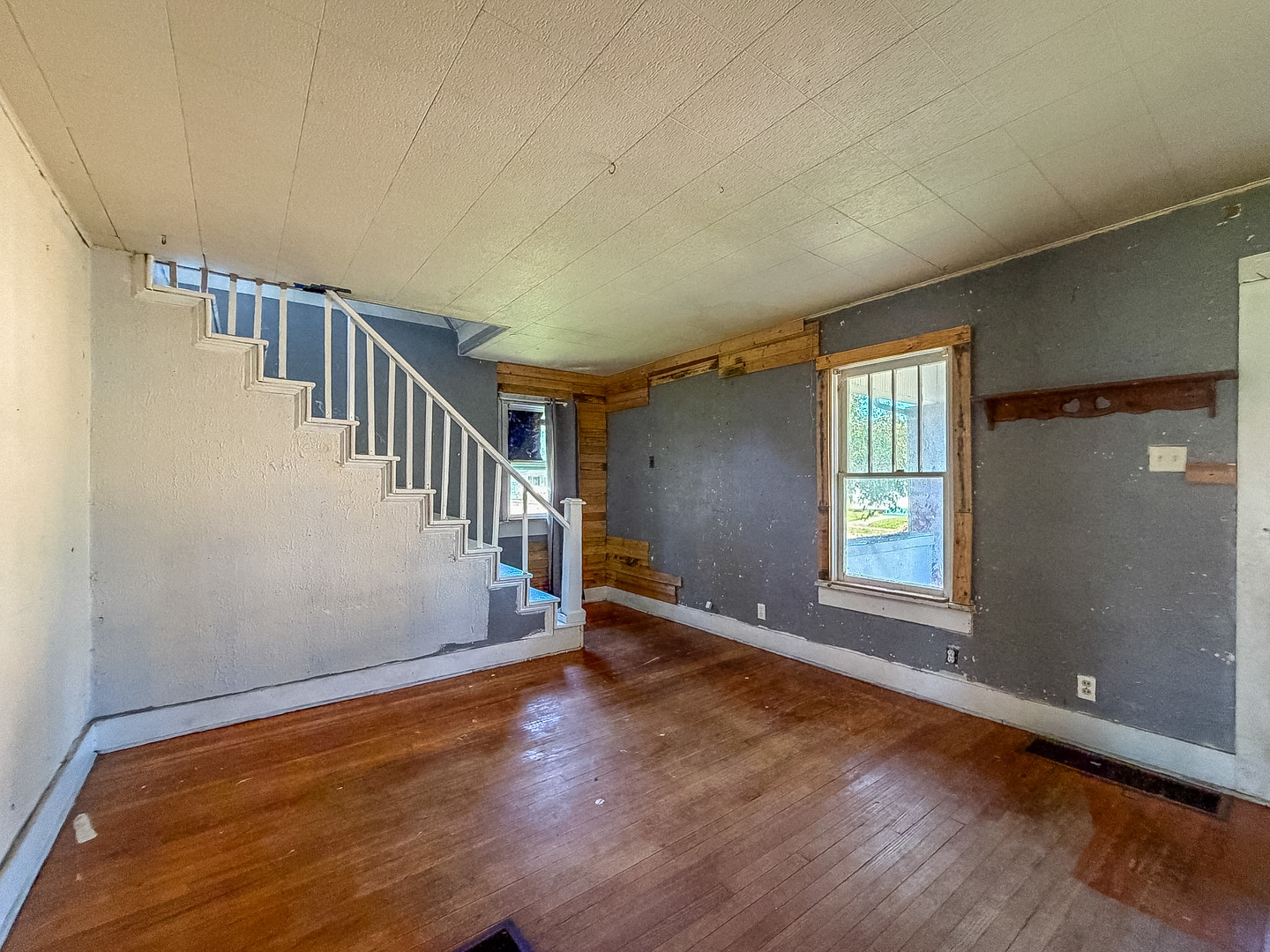 931 1st Street Property Photo 7
