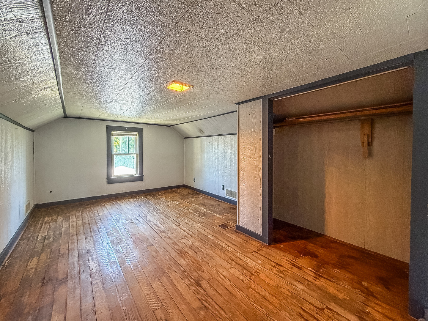 931 1st Street Property Photo 17