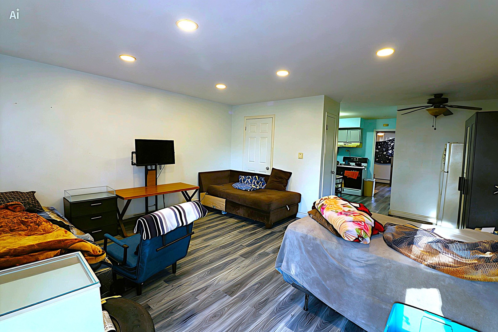 1109 Holiday Lane 2 Property Photo 4