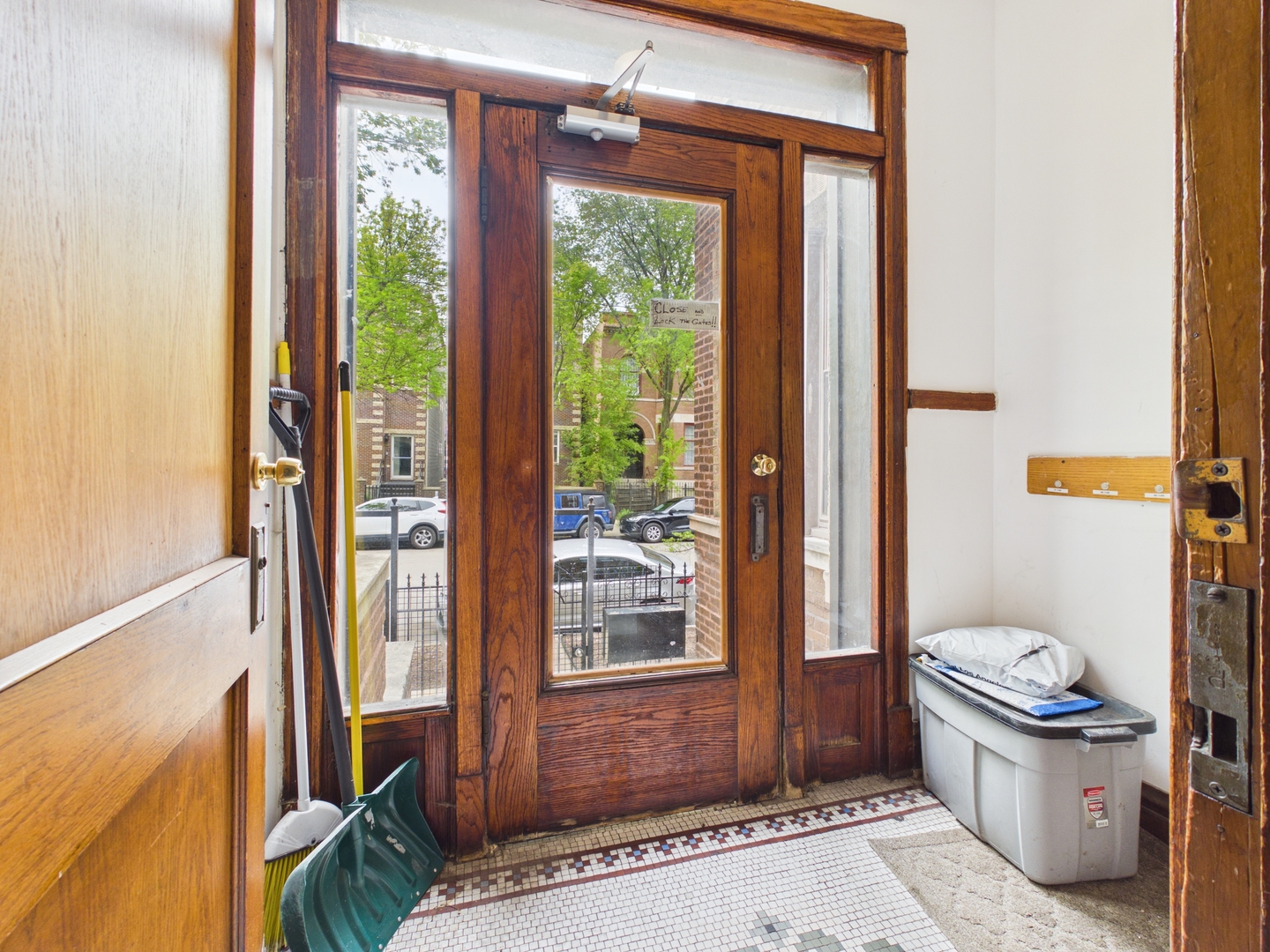 2711 W Haddon Avenue Property Photo 4
