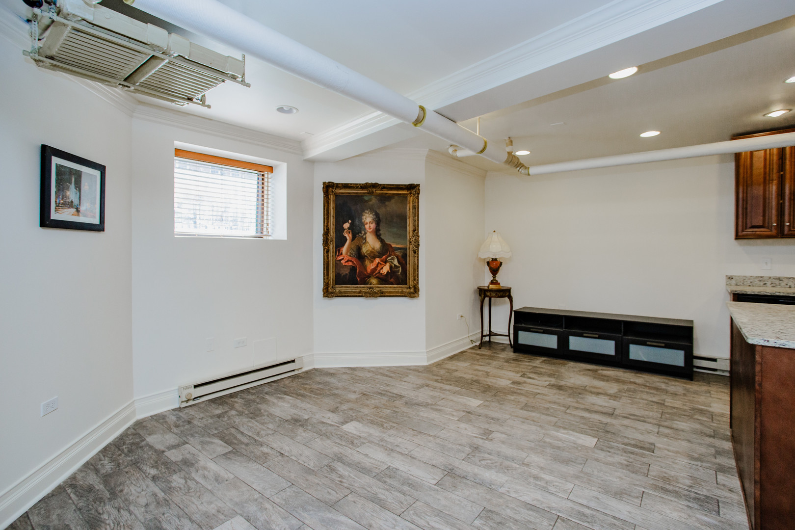 622 W Briar Place G Property Photo 5