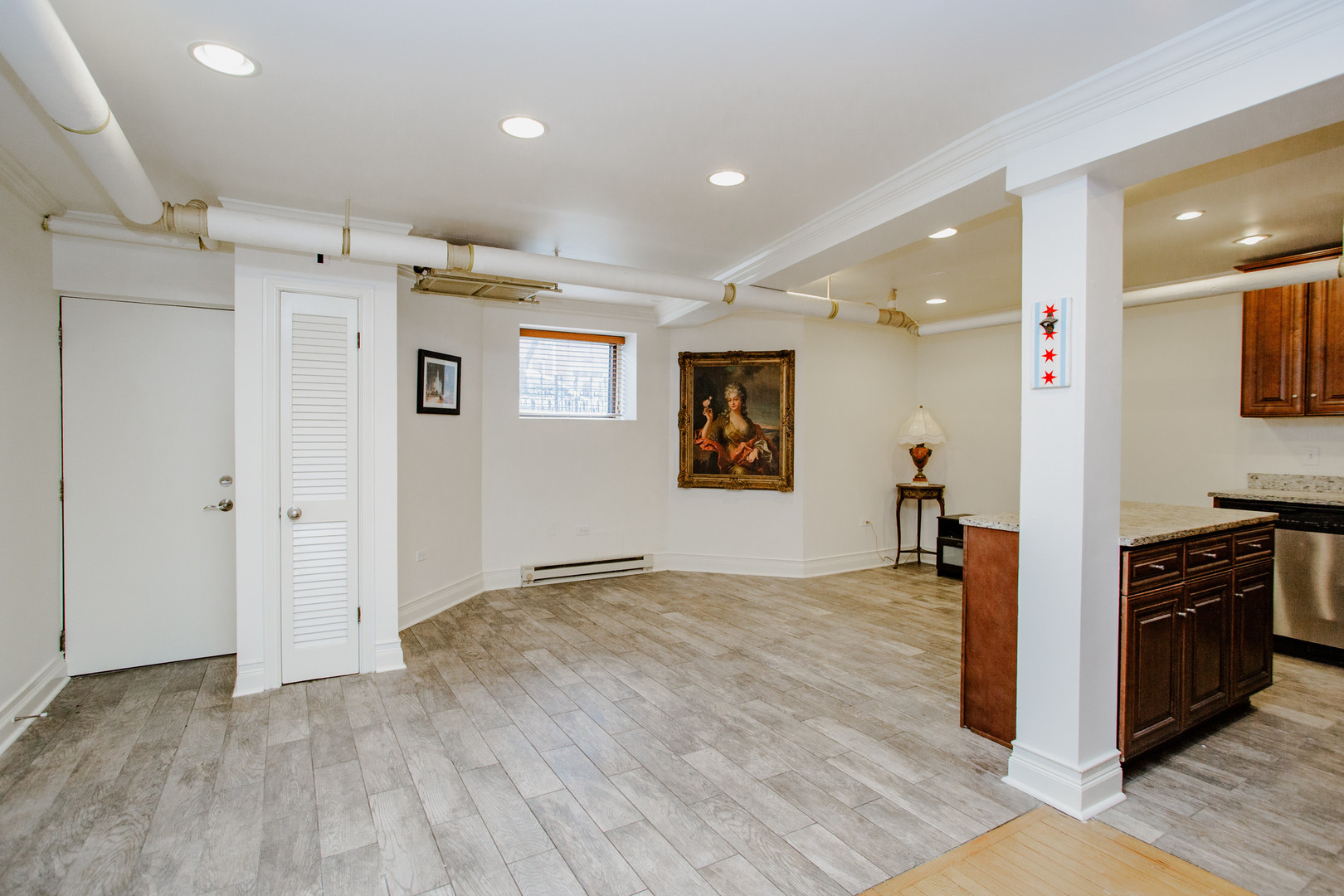 622 W Briar Place G Property Photo 7