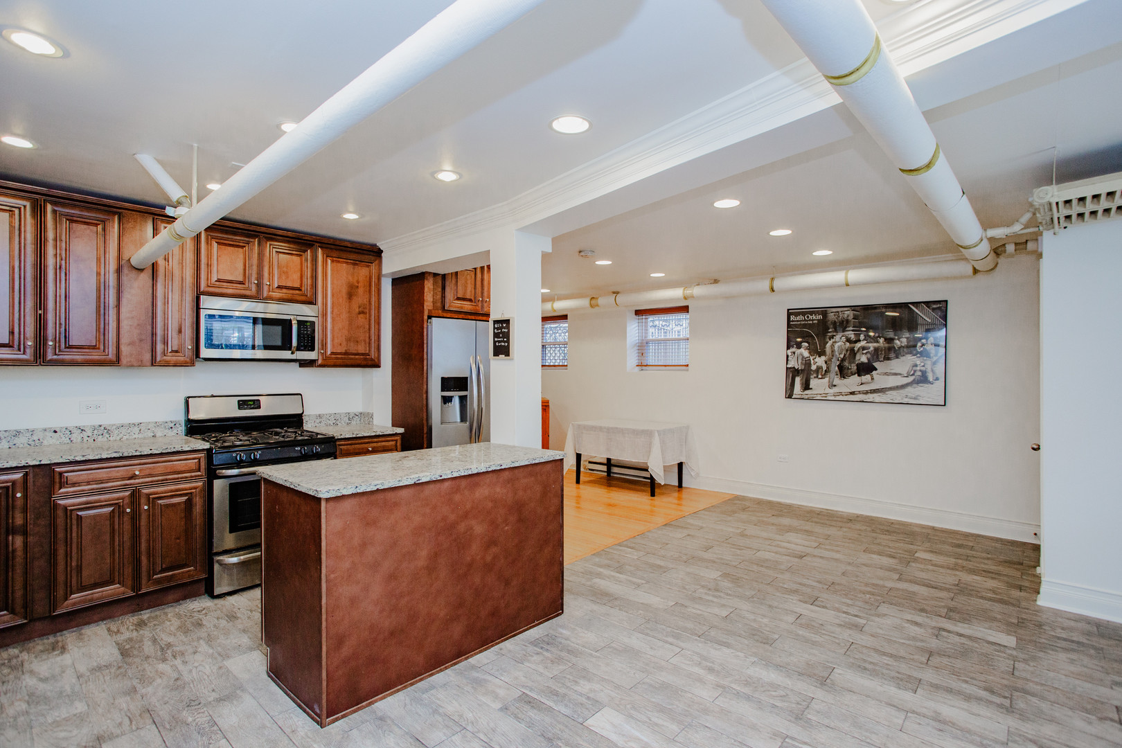 622 W Briar Place G Property Photo 8