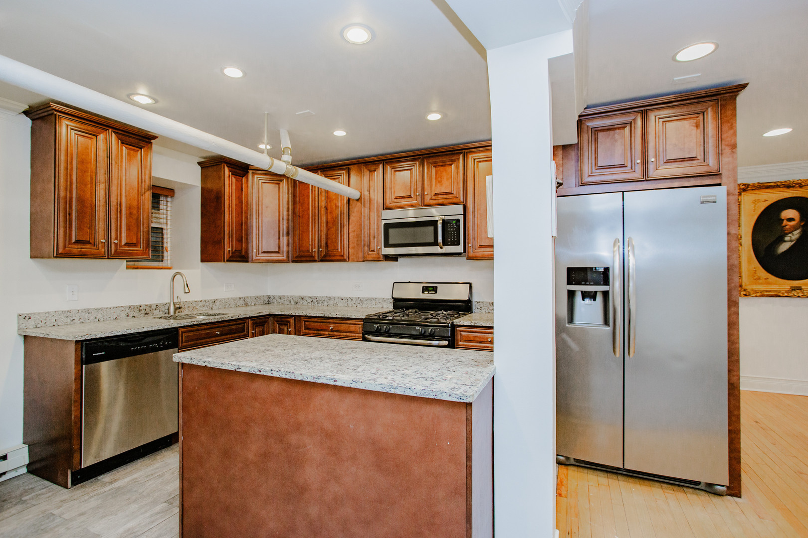 622 W Briar Place G Property Photo 9