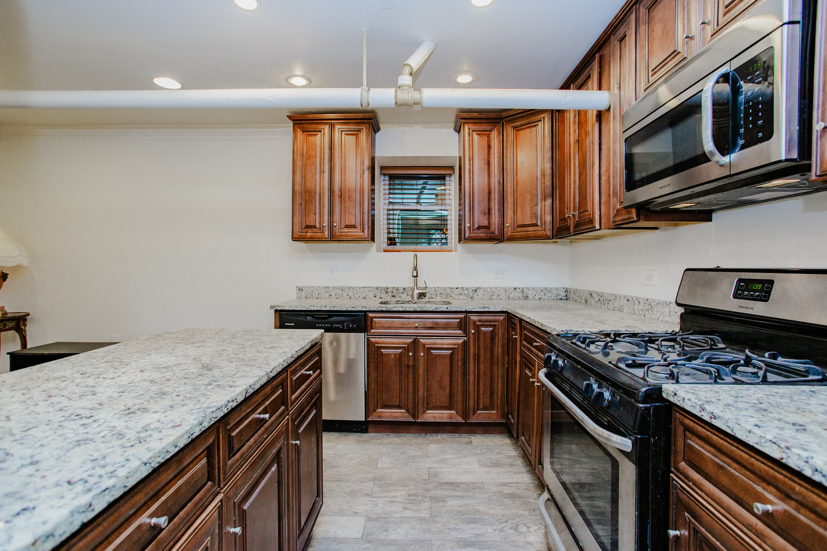 622 W Briar Place G Property Photo 10
