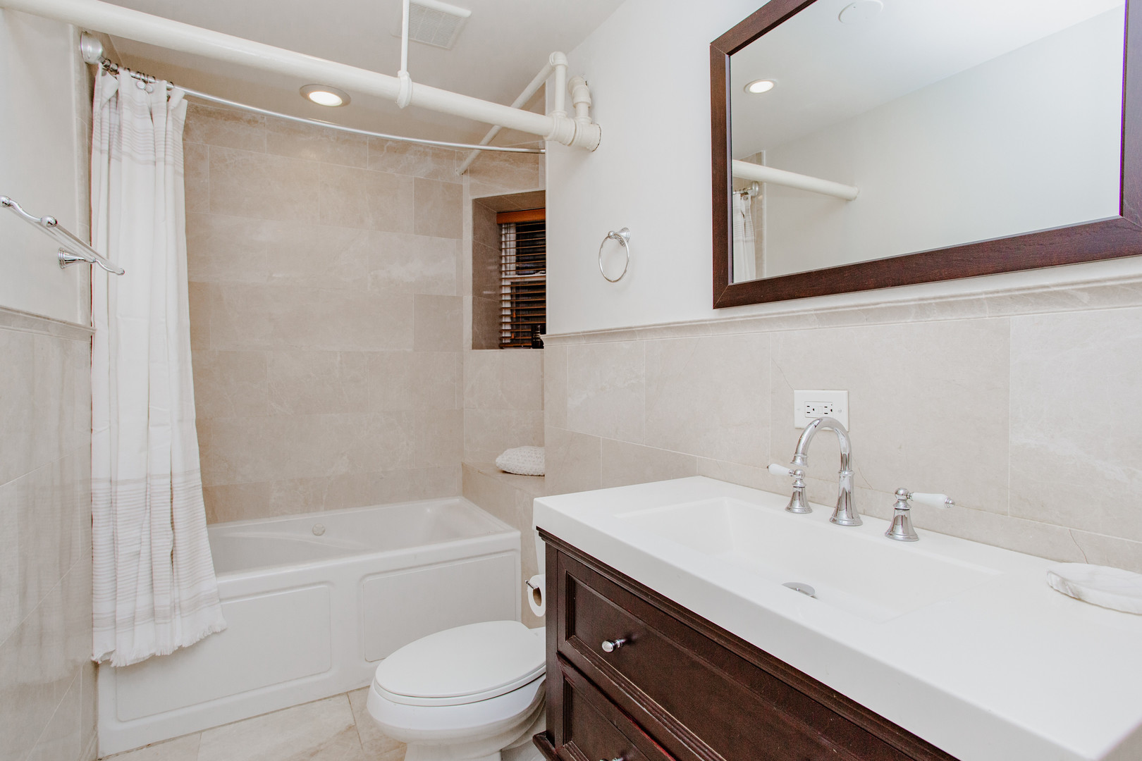 622 W Briar Place G Property Photo 13