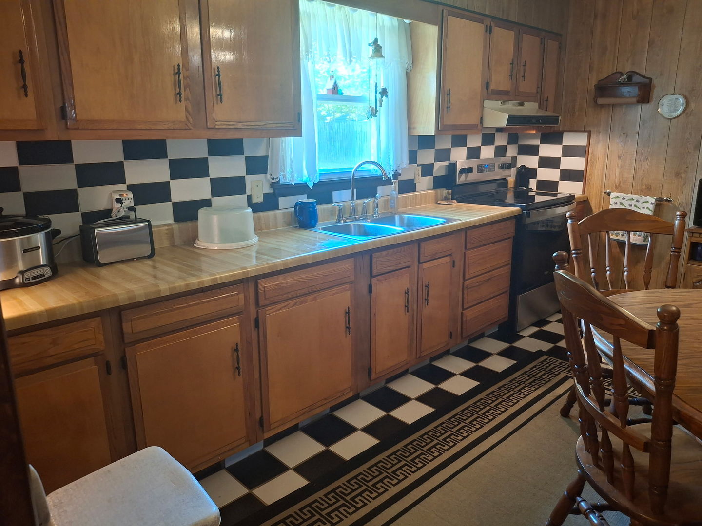 209 N West Street Property Photo 7
