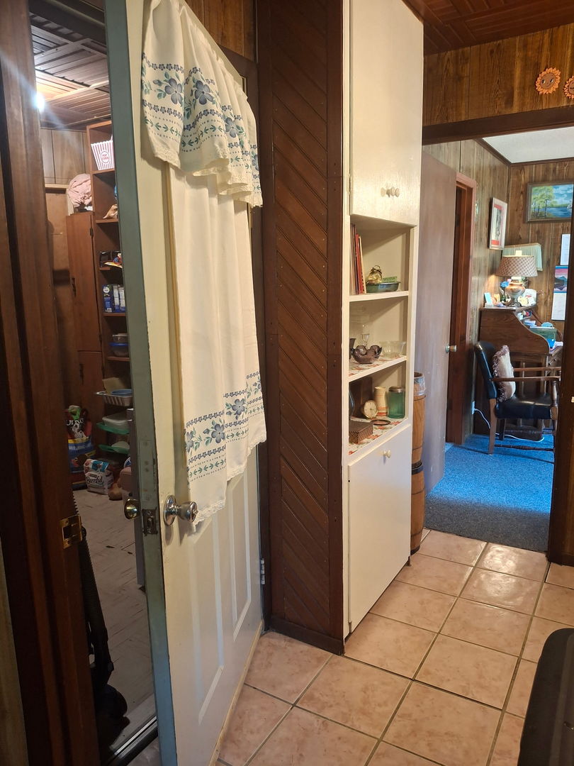 209 N West Street Property Photo 11