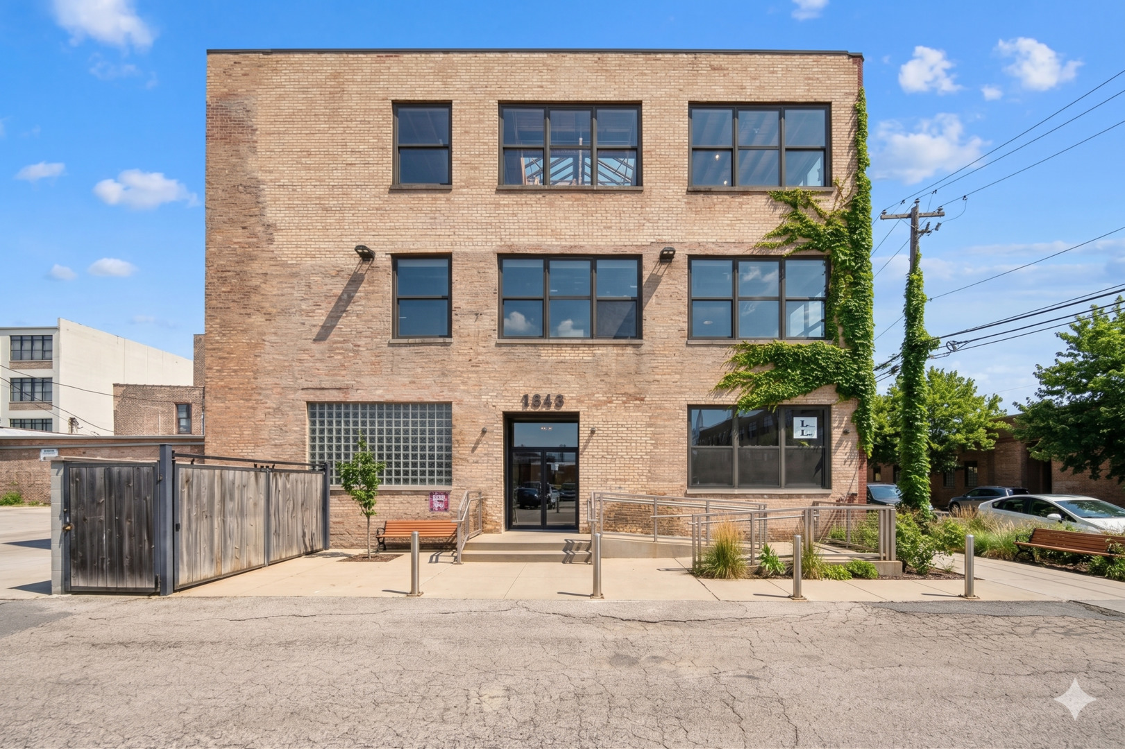 1843 W Hubbard Street 1a Property Photo 2