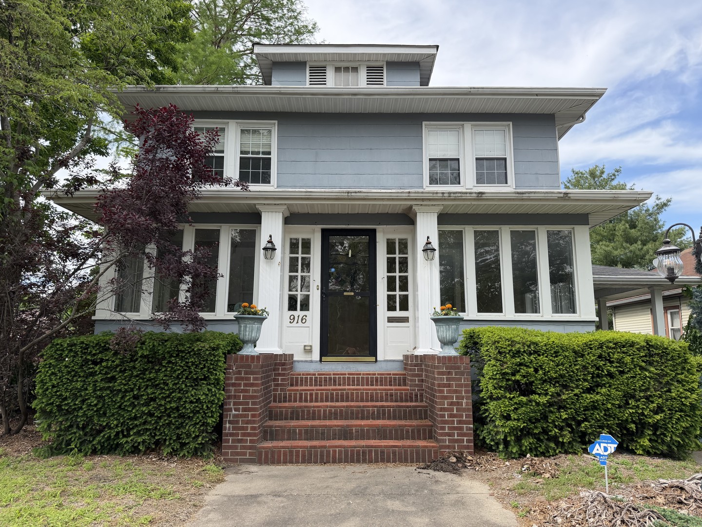 916 Illinois Avenue Property Photo 2