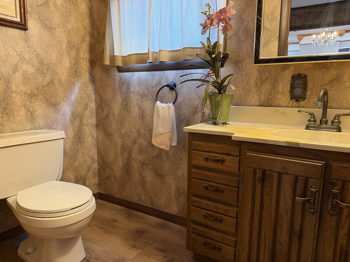 916 Illinois Avenue Property Photo 12