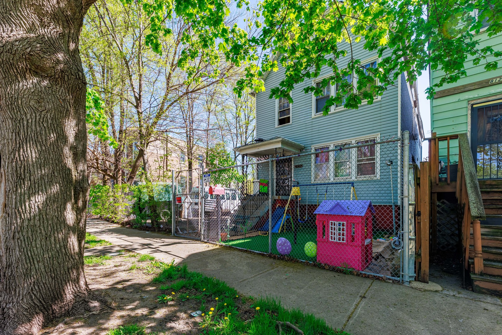 8119 S Escanaba Avenue Property Photo 3