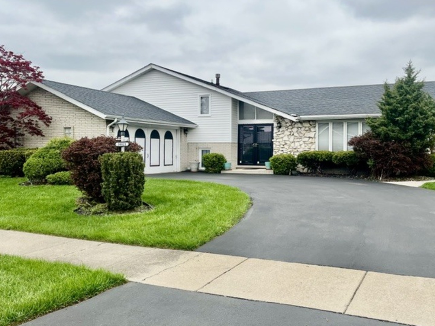 16821 S Clyde Avenue Property Photo 3