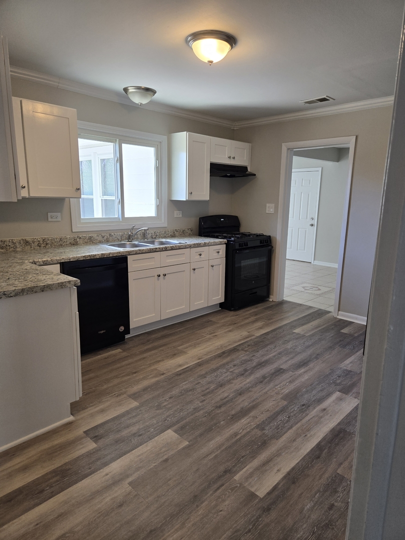 63 W Manchester Drive Property Photo 2