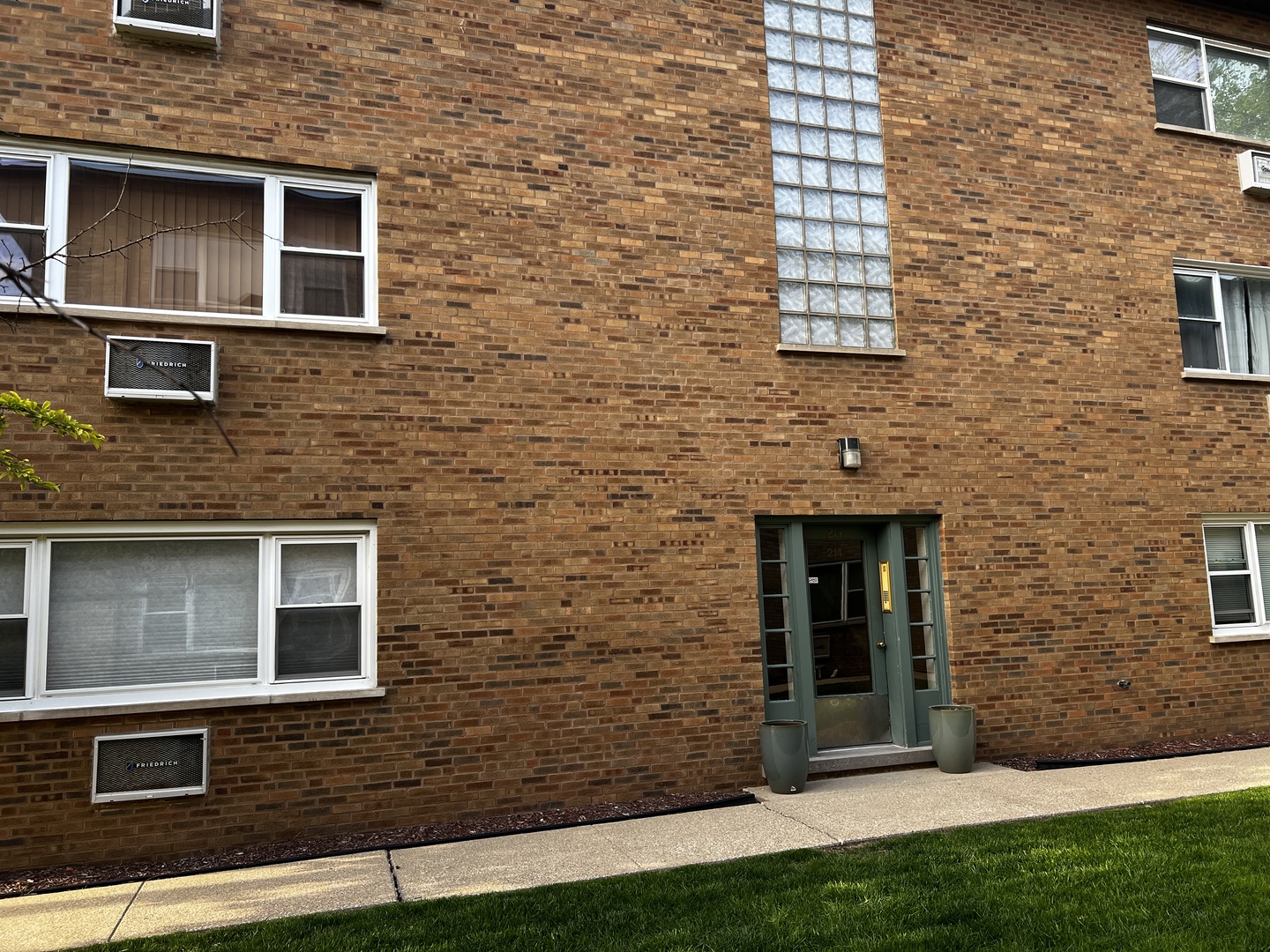 214 S Oak Park Avenue 5 Property Photo 2