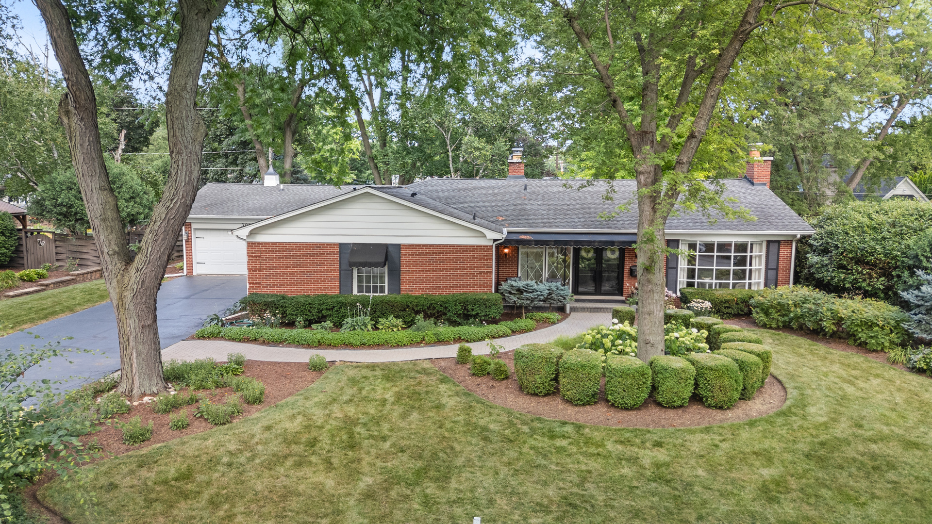 301 Willow Lane Property Photo 3