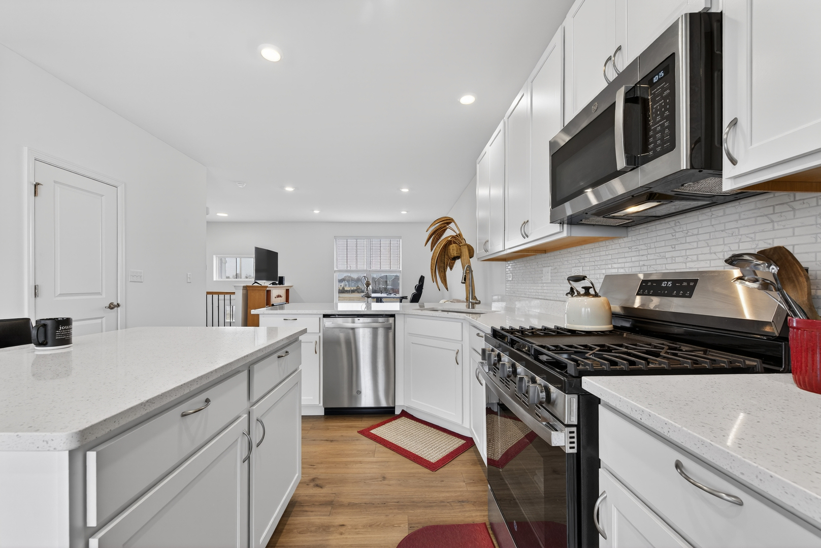 25631 W Wakefield Drive Property Photo 8
