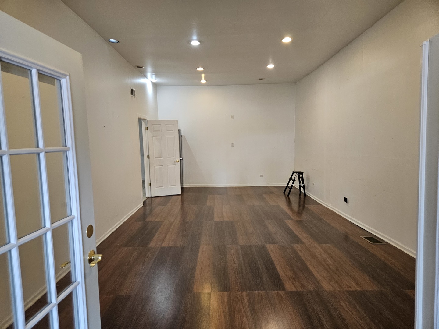 4541 N Western Avenue Property Photo 4