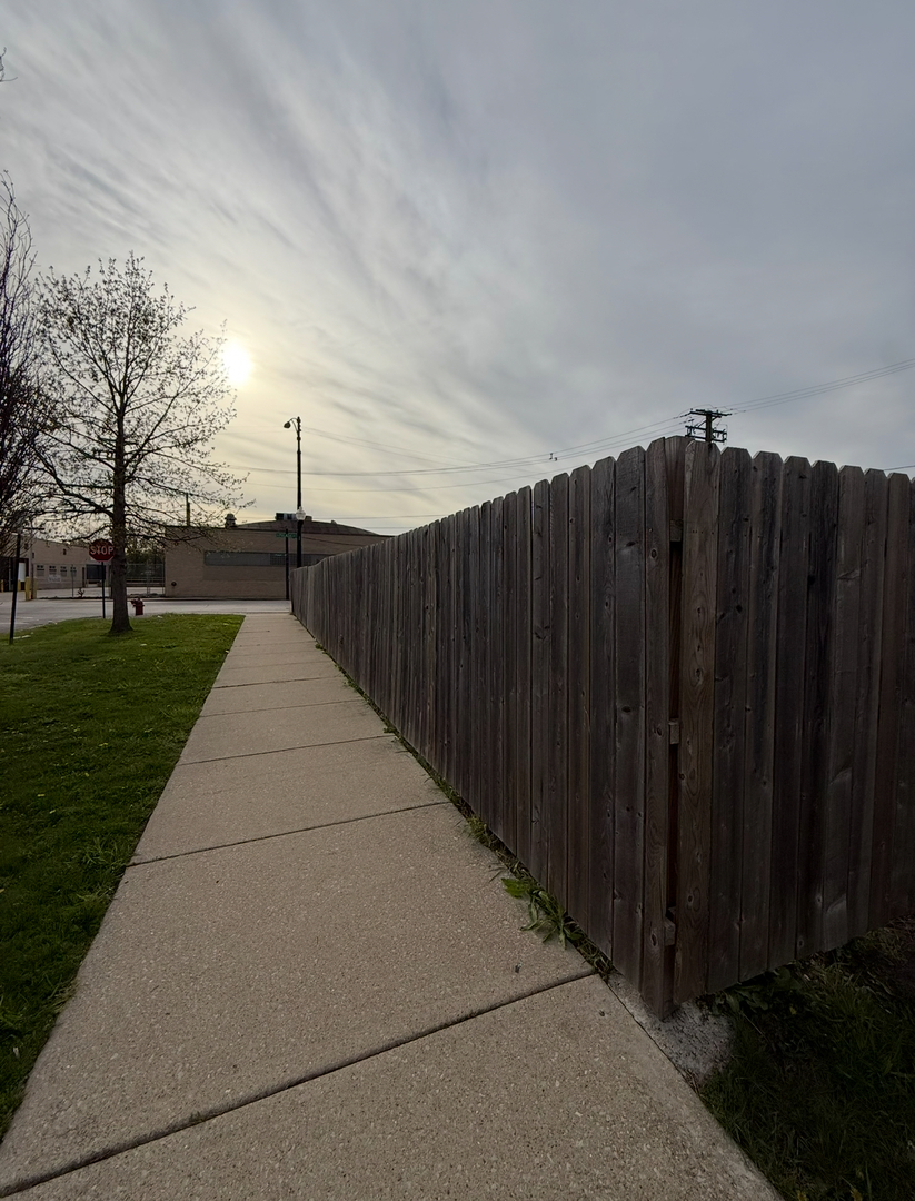 3964 W Ohio Street Property Photo 2