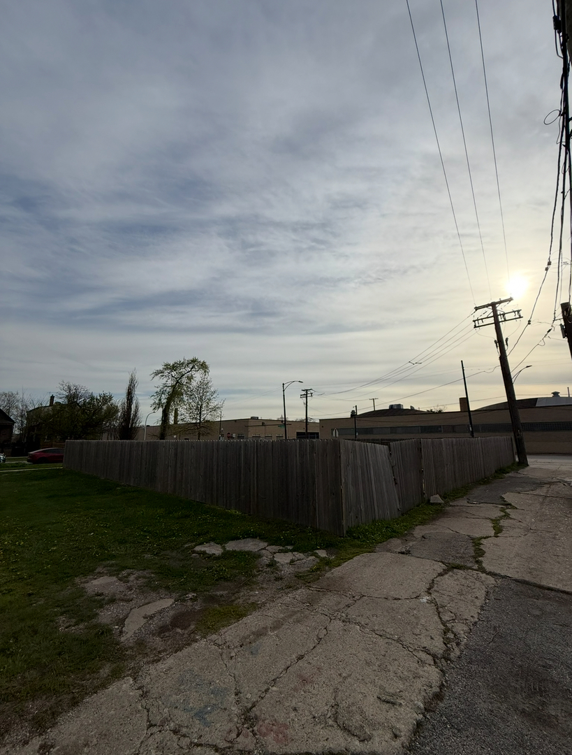 3964 W Ohio Street Property Photo 4