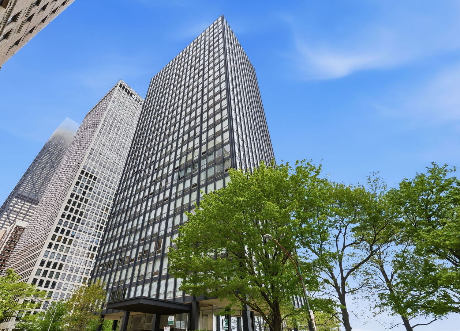 860 N LAKE SHORE Drive 3K Property Photo 1