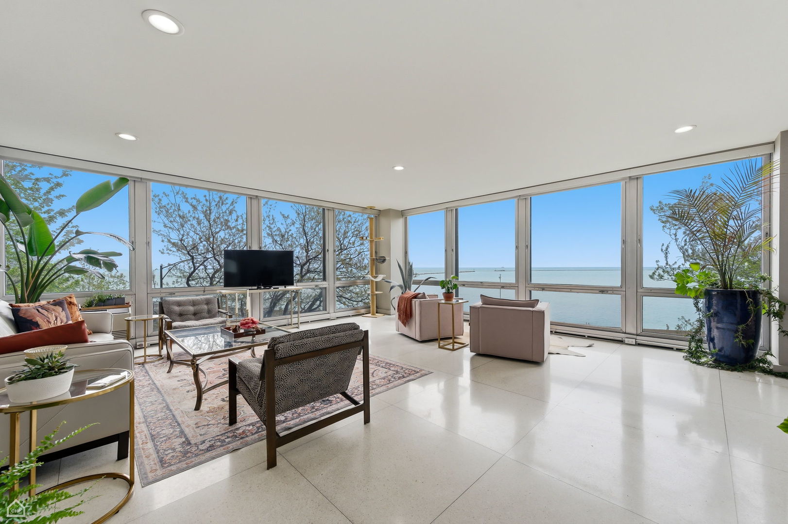 860 N Lake Shore Drive 3k Property Photo 2