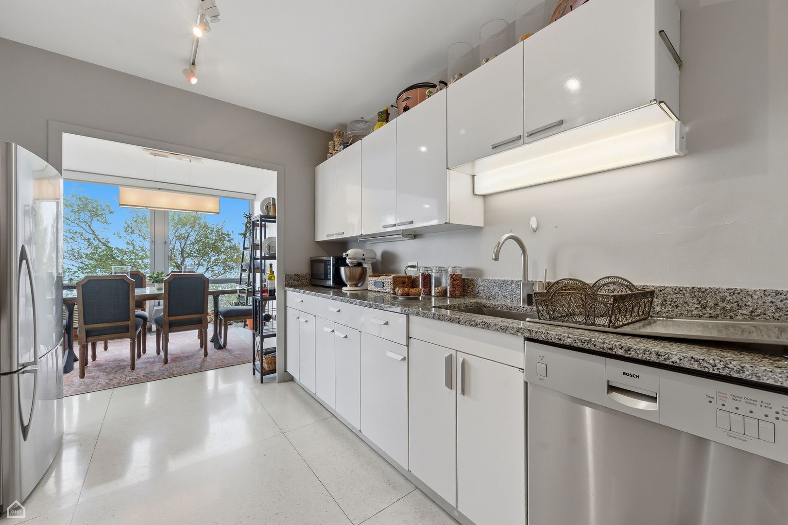 860 N Lake Shore Drive 3k Property Photo 10