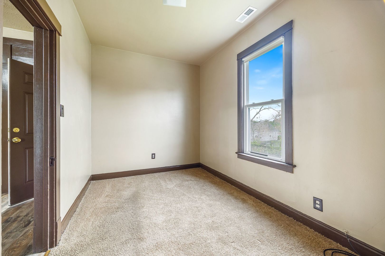 3017 E 83rd Street Property Photo 6